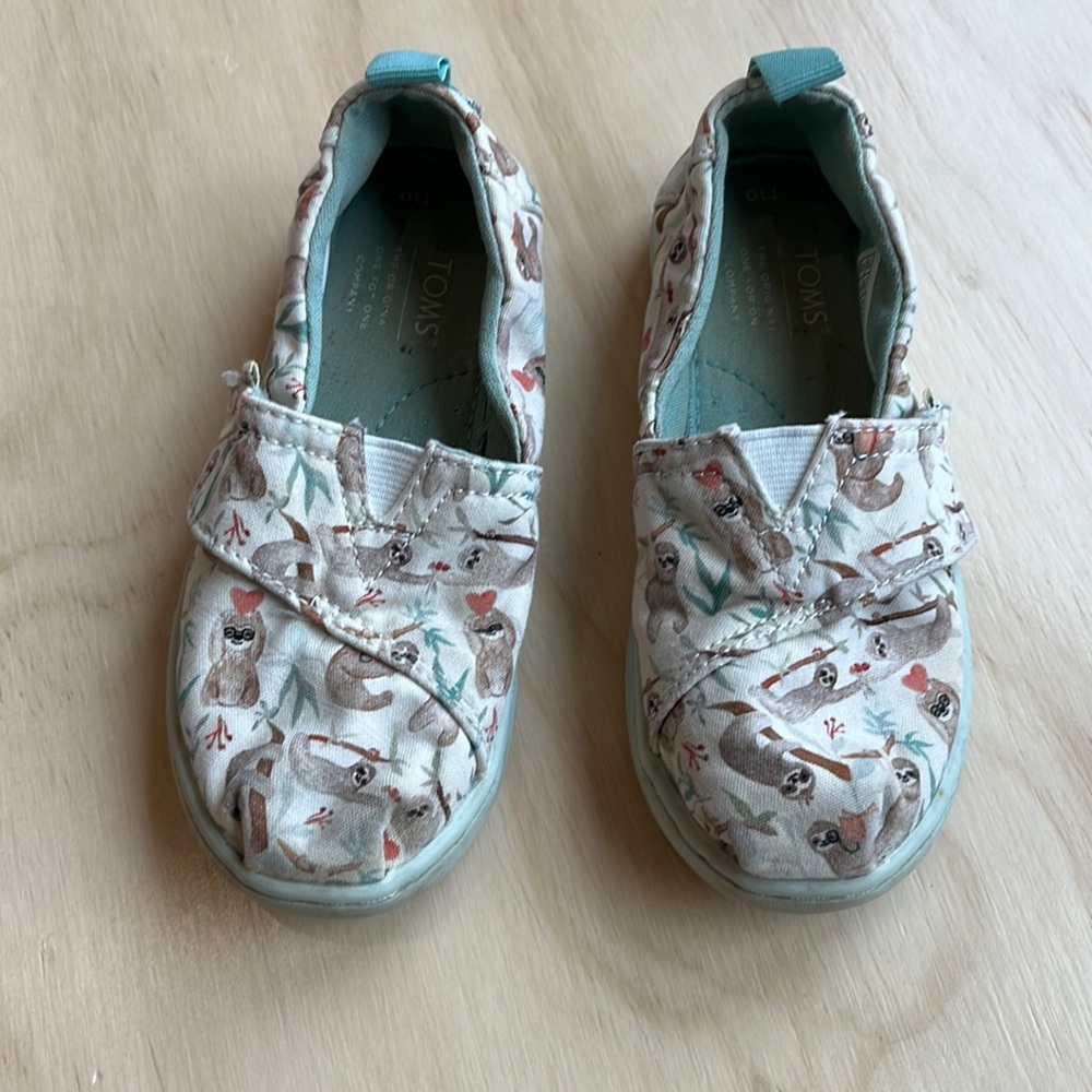 Size 10 sloth Toms.